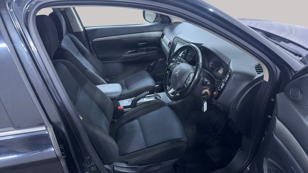 2016 Mitsubishi Outlander Ls (4x2), Automatic, 146446 km, Right Side Front Door Cabin View