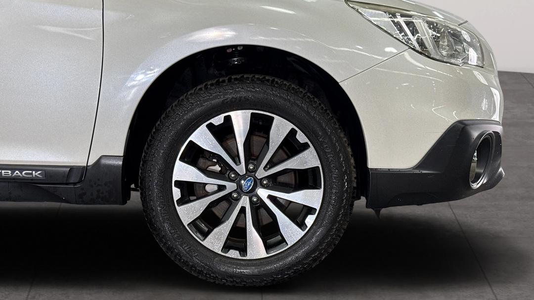 2017 Subaru Outback 2.5i  AWD, Automatic, 135924 km, Right Front Wheel