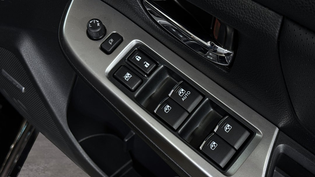 2015 Subaru WRX Premium (AWD), Manual, 92144 km, Drivers Side Door Panel Controls