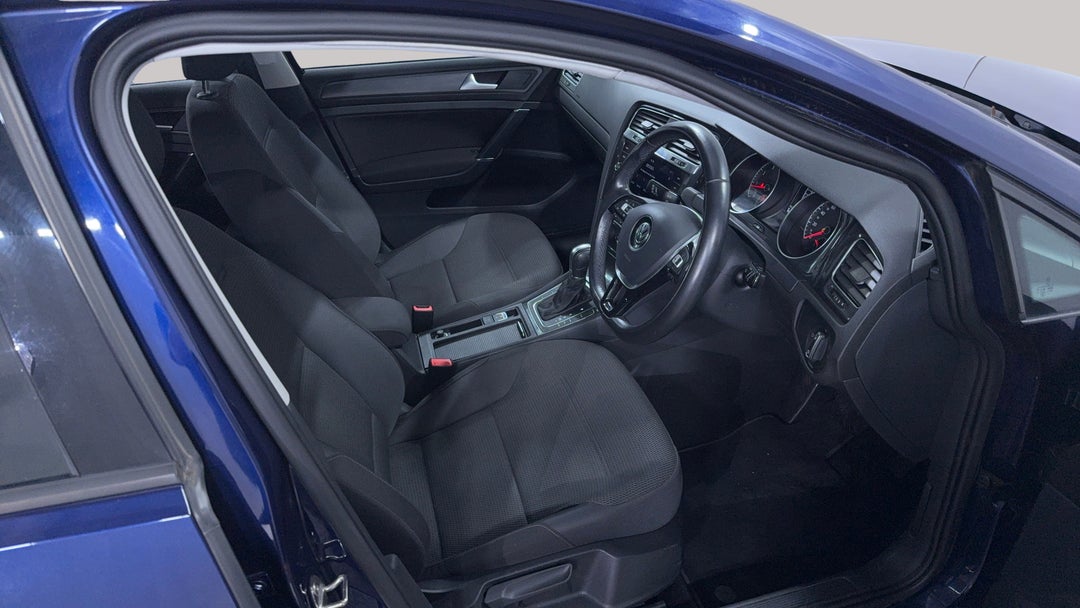 2018 Volkswagen Golf 110 Tsi Comfortline, Automatic, 104628 km, Right Side Front Door Cabin View