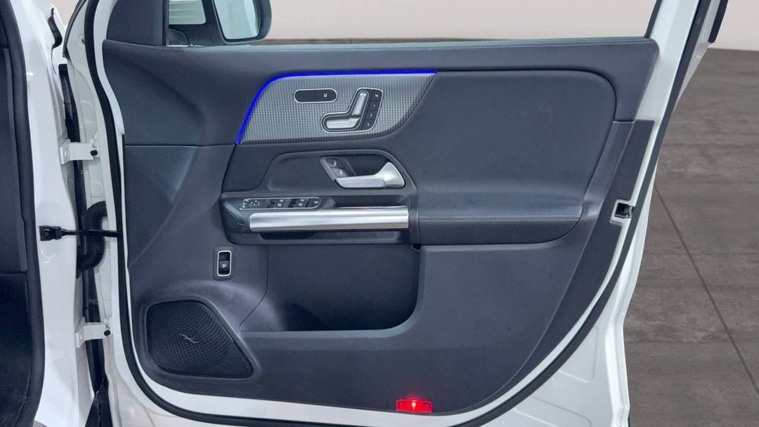 2021 Mercedes-benz GLA 200, Automatic, 35636 km, Speaker View