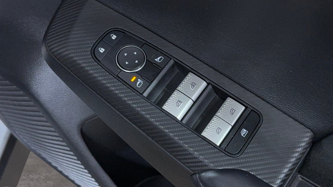 2024 Mitsubishi Outlander Es 5 Seat (2wd), Automatic, 54378 km, Drivers Side Door Panel Controls