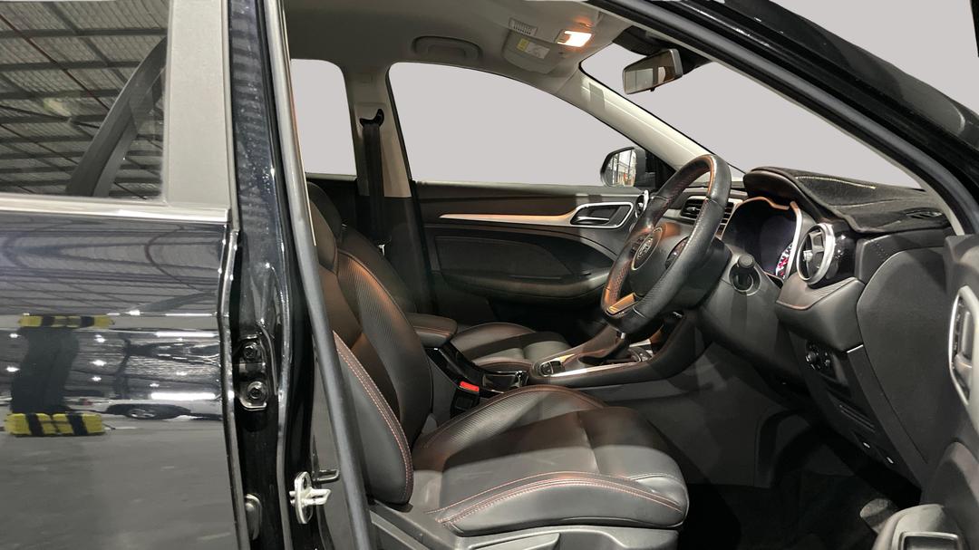 2022 MG Zst Vibe, Automatic, 73116 km, Right Side Front Door Cabin View