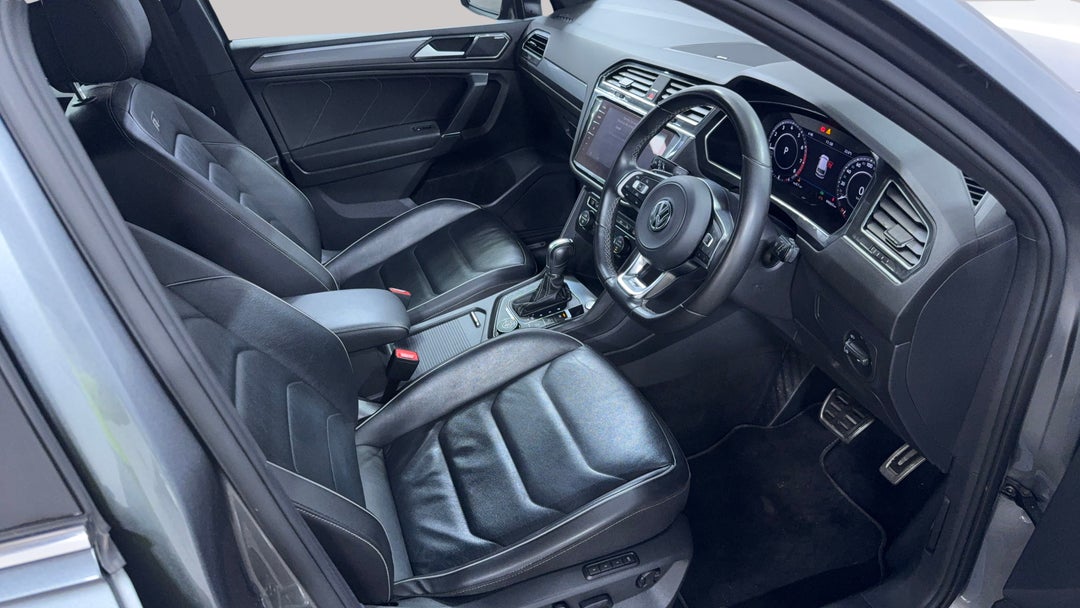 2018 Volkswagen Tiguan Allspace 162 Tsi Highline, Automatic, 99063 km, Right Side Front Door Cabin View