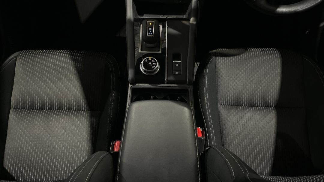 2024 Mitsubishi Outlander Es 7 Seat (2WD), Automatic, 54290 km, Center Console