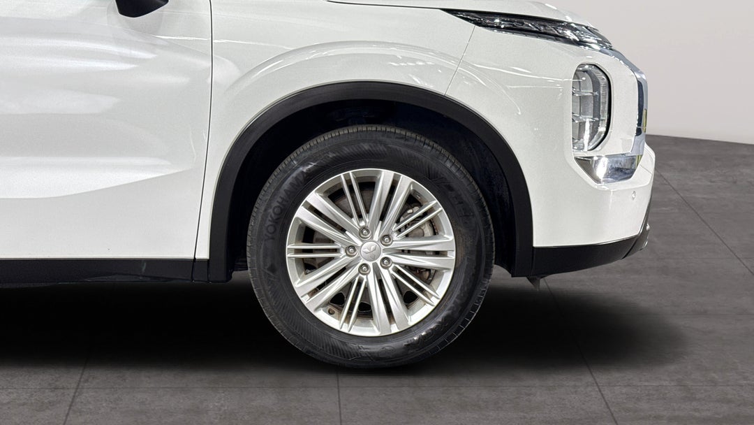 2023 Mitsubishi Outlander Es 7 Seat (2WD), Automatic, 51642 km, Right Front Wheel