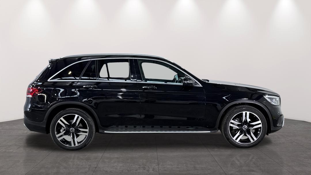 2020 Mercedes-benz GLC 300 4matic, Automatic, 78067 km, Right Side View