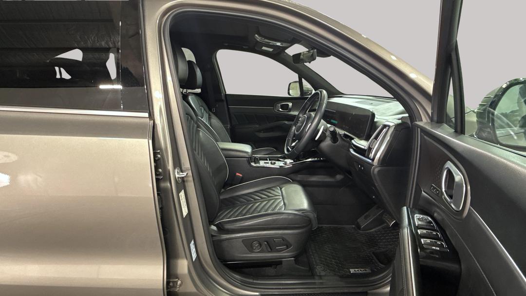2024 Kia Sorento Gt-line 7 Seat, Automatic, 8060 km, Right Side Front Door Cabin View