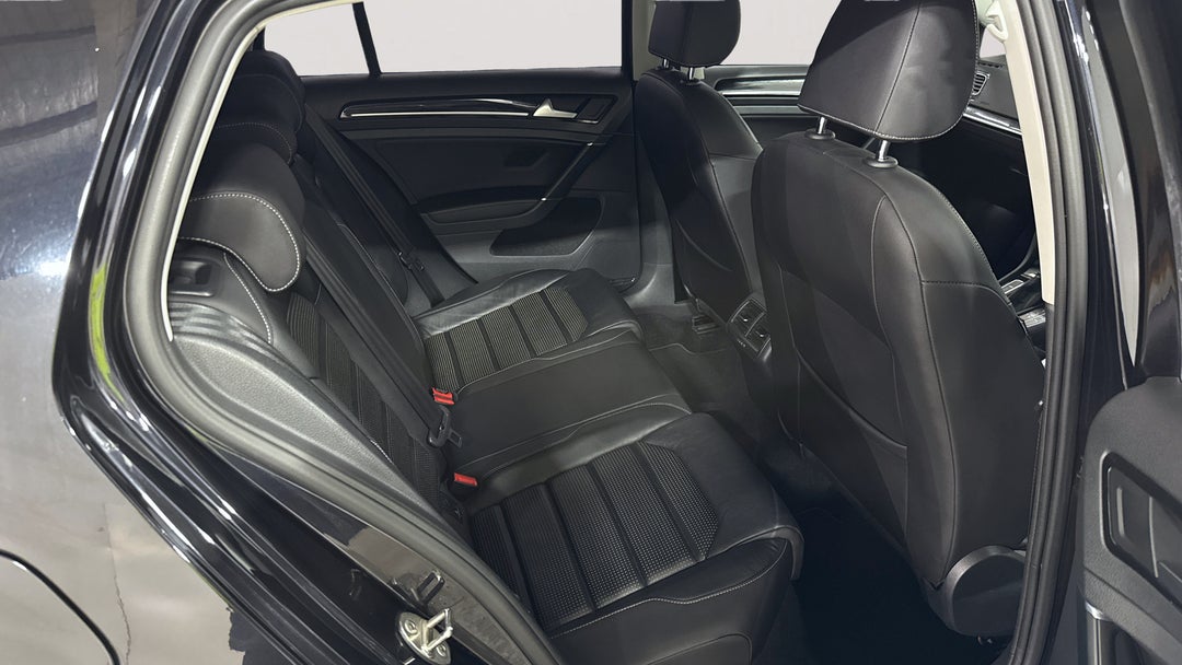2018 Volkswagen Golf 110 Tsi Highline, Automatic, 85919 km, Right Side Rear Door Cabin View