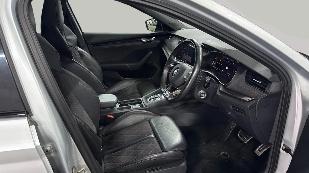 2020 SKODA Octavia Rs, Automatic, 114808 km, Right Side Front Door Cabin View
