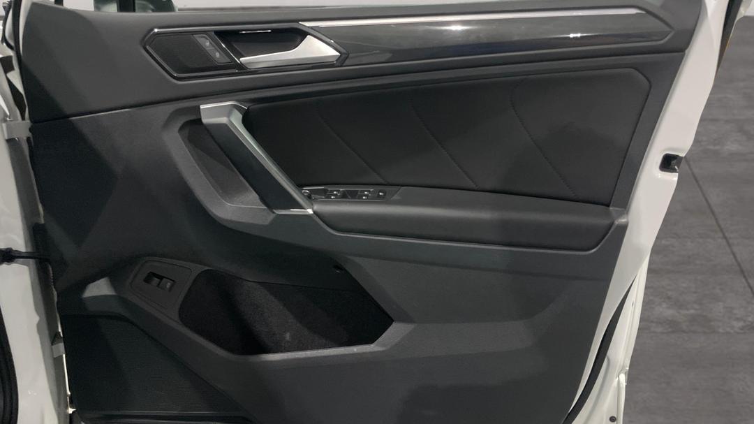 2017 Volkswagen Tiguan 162 Tsi Highline, Automatic, 112800 km, Speaker View