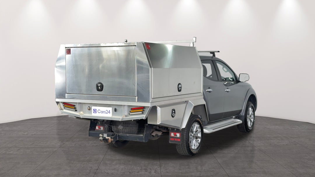 Right Back Diagonal (45- Degree) View