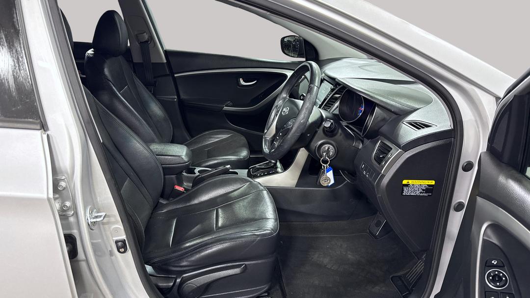 2016 Hyundai i30 Active X, Automatic, 124970 km, Right Side Front Door Cabin View