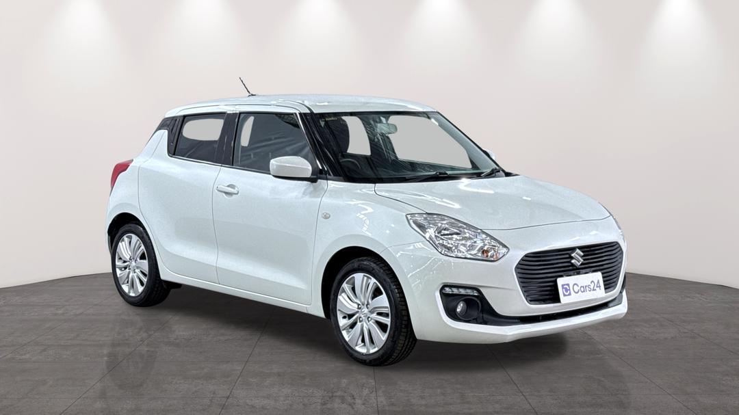 2017 Suzuki Swift Gl Navigator, Automatic, 77853 km, Right Front Diagonal (45- Degree) View