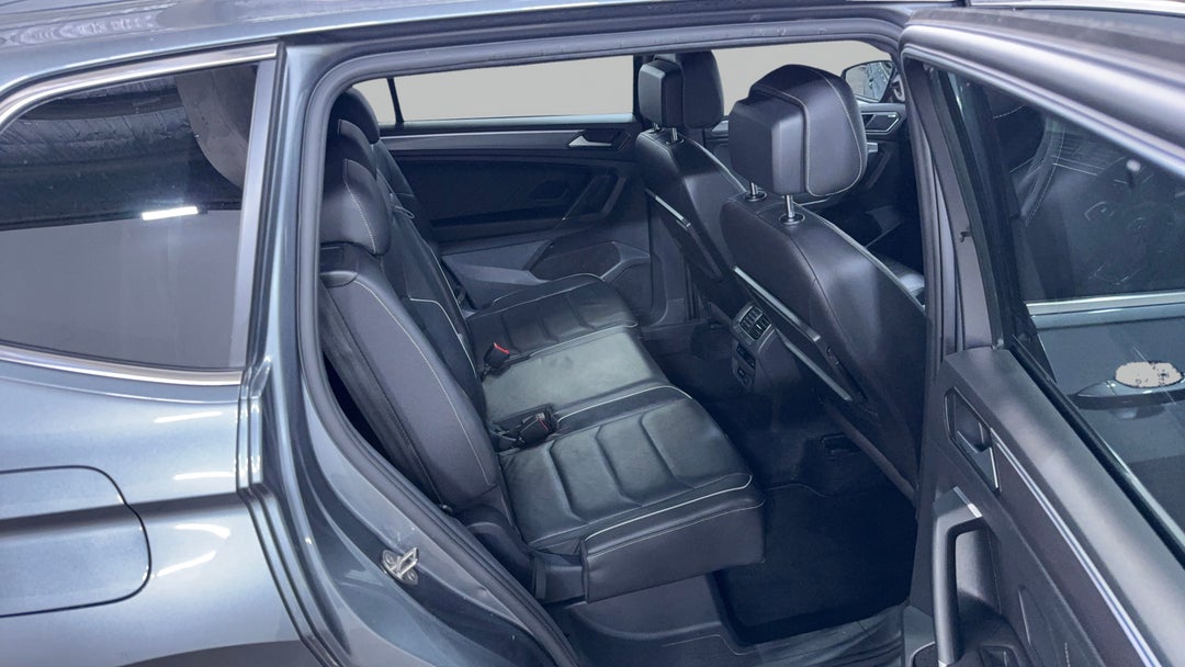 2018 Volkswagen Tiguan Allspace 162 Tsi Highline, Automatic, 99063 km, Right Side Rear Door Cabin View