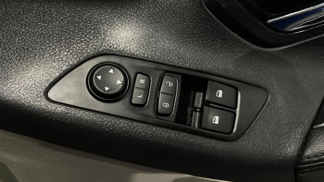 2021 LDV G10 Executive (7 Seat Mpv), Automatic, 72146 km, Drivers Side Door Panel Controls