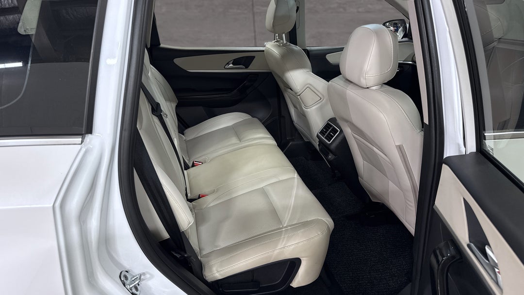 2024 Mahindra Xuv700 Ax7l, Automatic, 8513 km, Right Side Rear Door Cabin View