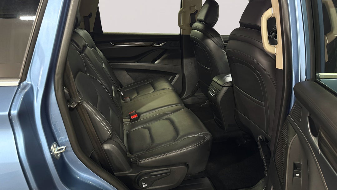 2020 LDV D90 Executive (4WD), Automatic, 104210 km, Right Side Rear Door Cabin View