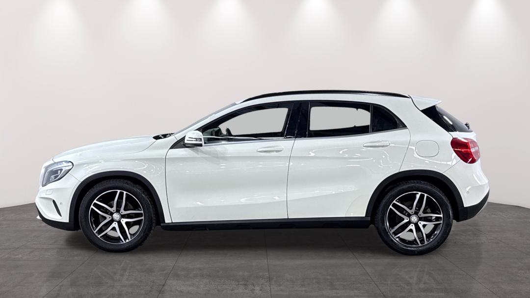 2016 Mercedes-benz GLA 180, Automatic, 90592 km, Left Side View