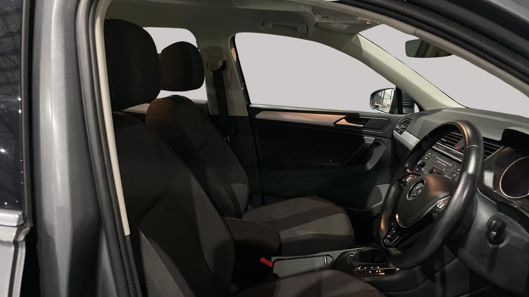 2020 Volkswagen Tiguan 110 Tsi Comfortline, Automatic, 67627 km, Right Side Front Door Cabin View