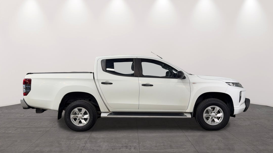 2019 Mitsubishi Triton Glx Plus (4x4), Automatic, 122087 km, Right Side View