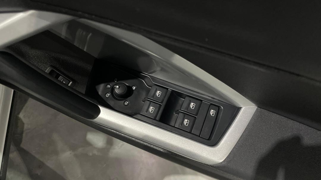 2021 Audi Q3 35 Tfsi, Automatic, 44475 km, Drivers Side Door Panel Controls
