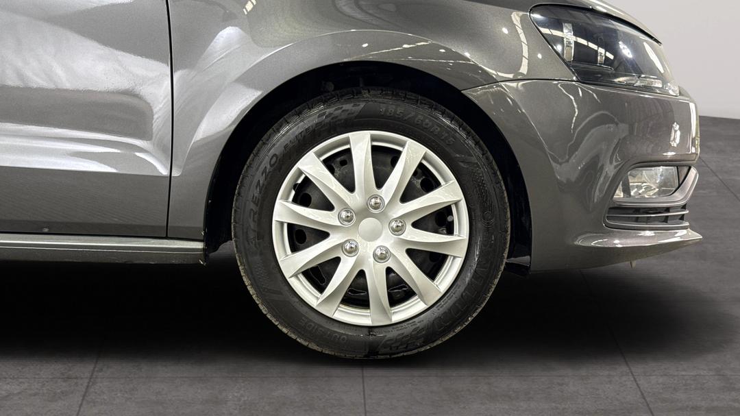 2015 Volkswagen Polo 66 Tsi Trendline, Automatic, 62982 km, Right Front Wheel