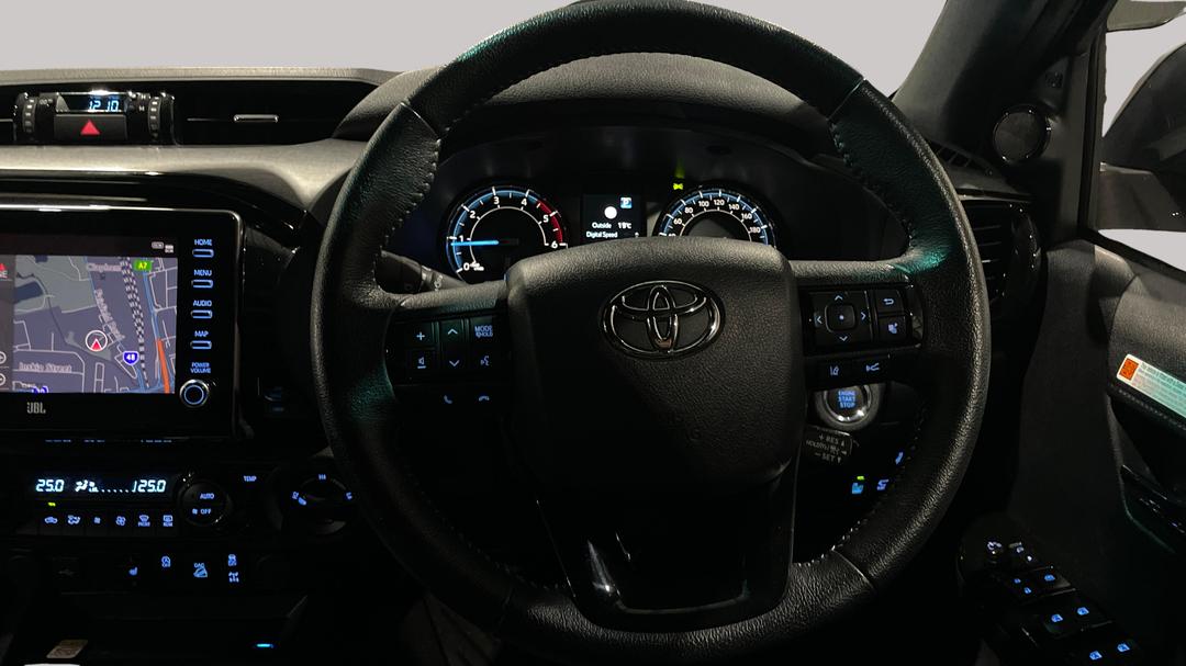 2024 Toyota Hilux Rogue 48v (4x4), Automatic, 9767 km, Steering Wheel Close-up