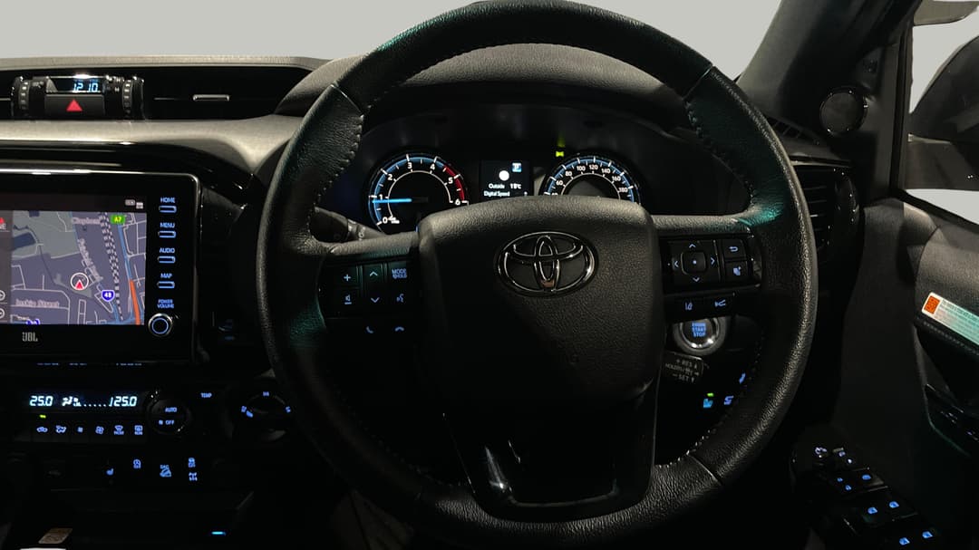 2024 Toyota Hilux Rogue 48v (4x4), Automatic, 9767 km, Steering Wheel Close-up