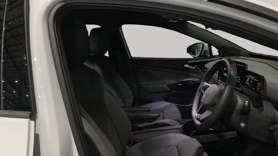 2025 Volkswagen Id.4 Pro, Automatic, 6405 km, Right Side Front Door Cabin View