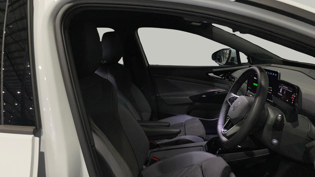 2025 Volkswagen Id.4 Pro, Automatic, 6405 km, Right Side Front Door Cabin View