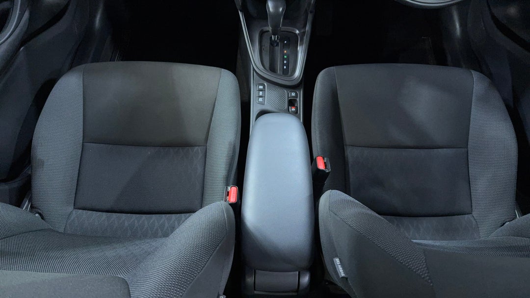 2024 Toyota Yaris Cross Gx Hybrid, Automatic, 47468 km, Center Console