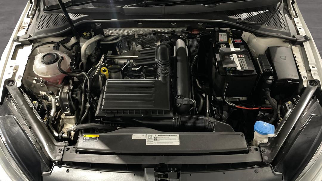 2018 Volkswagen Golf 110 Tsi Trendline, Automatic, 70000 km, Open Bonnet (Engine)