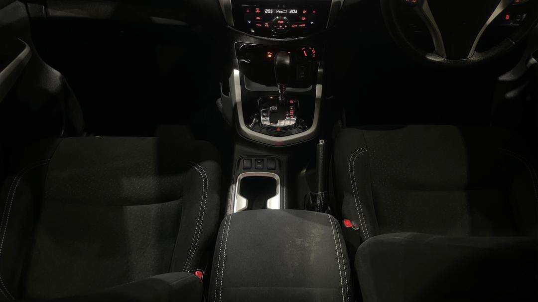 2018 Nissan Navara St-X (4x4), Automatic, 82330 km, Center Console