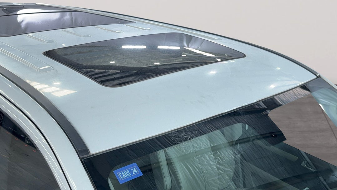 Roof/Sunroof View