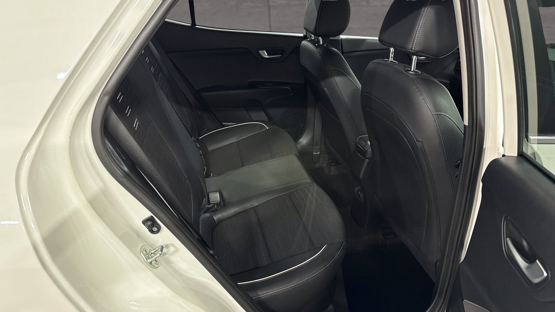 2020 Kia Stonic Gt-line, Automatic, 19887 km, Right Side Rear Door Cabin View