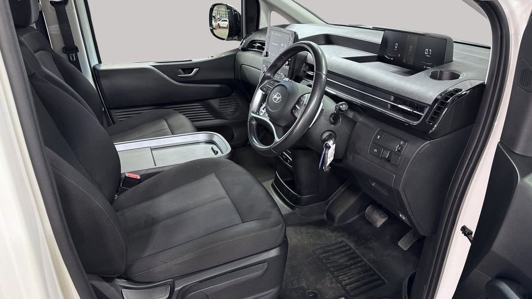 2024 Hyundai Staria ., Automatic, 48958 km, Right Side Front Door Cabin View