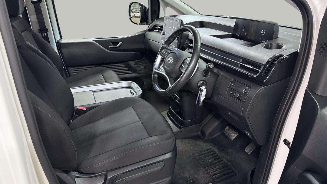 2024 Hyundai Staria ., Automatic, 48958 km, Right Side Front Door Cabin View