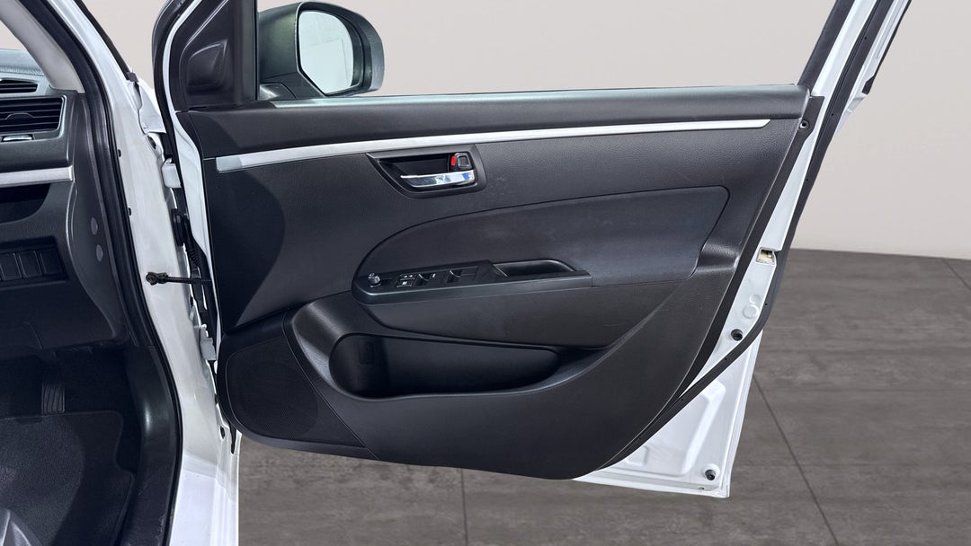 2015 Suzuki Swift Gl, Automatic, 94062 km, Speaker View