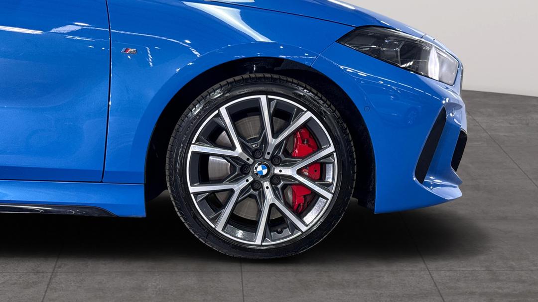 2021 BMW 1 28ti, Automatic, 63603 km, Right Front Wheel