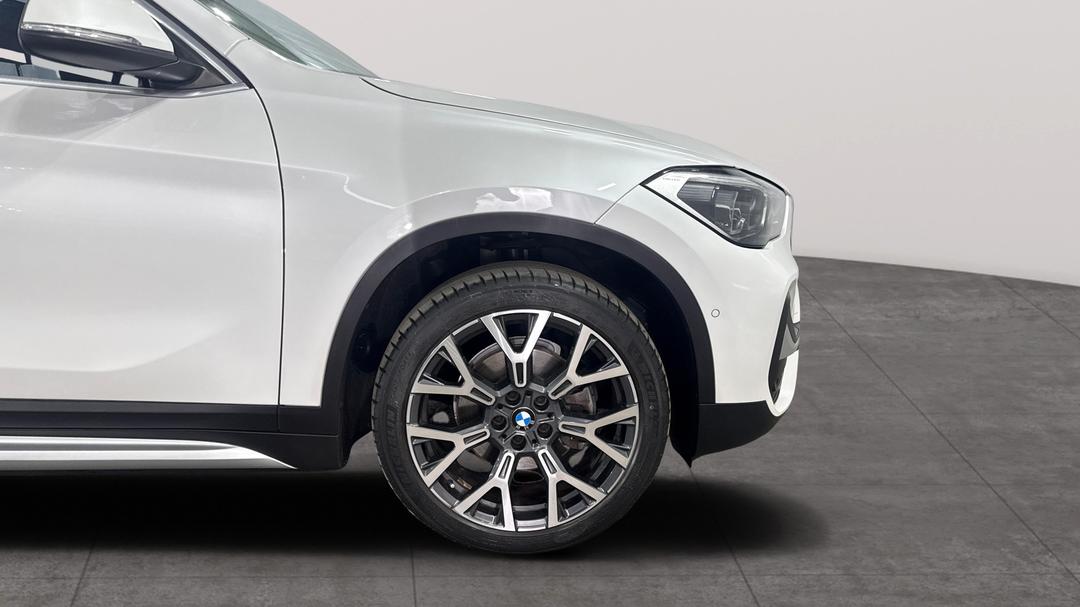 2021 BMW X1 sDrive 18i, Automatic, 28239 km, Right Front Wheel