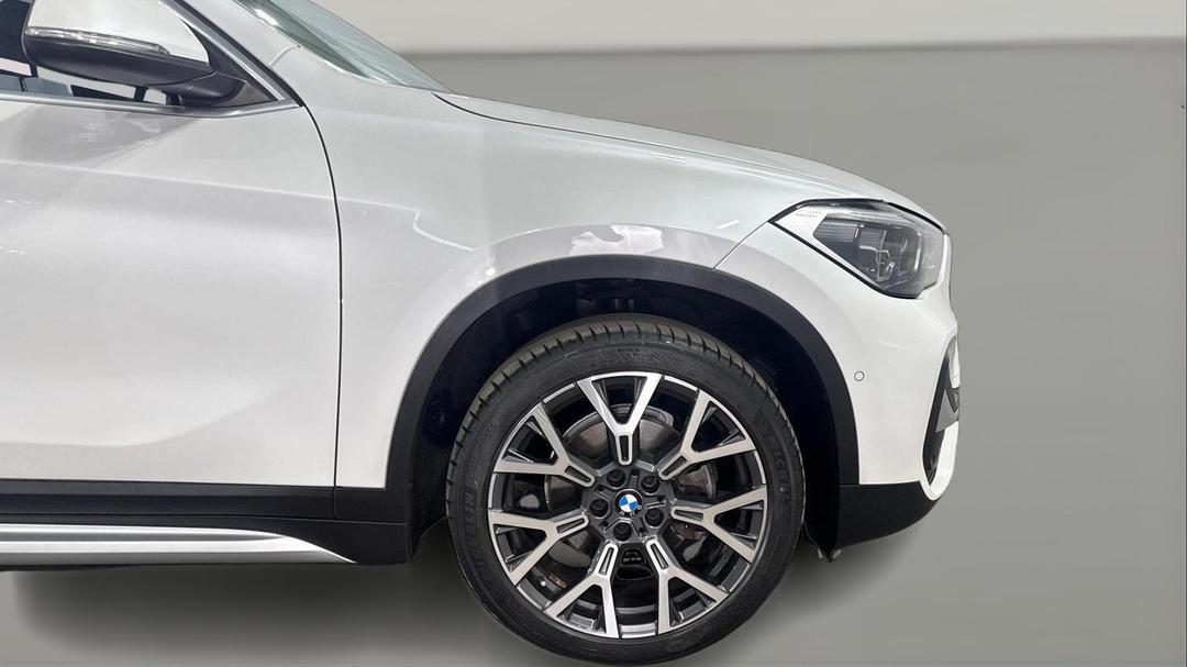 2021 BMW X1 sDrive 18i, Automatic, 28239 km, Right Front Wheel