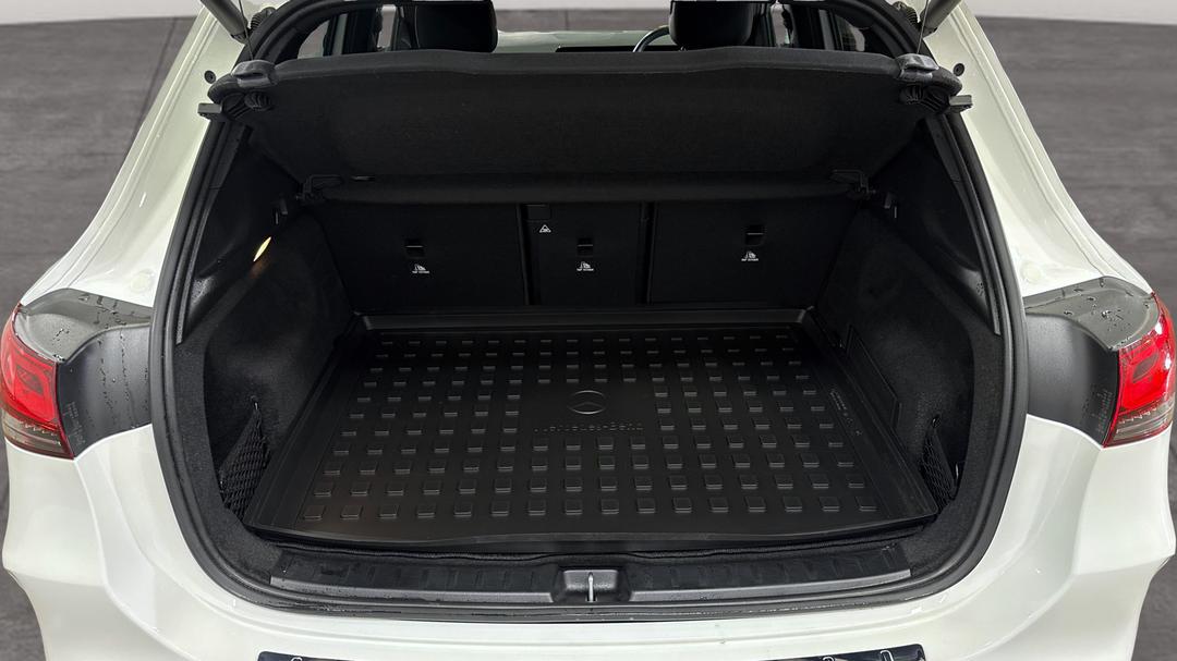 2021 Mercedes-benz GLA 250 4matic, Automatic, 16149 km, Boot Inside View