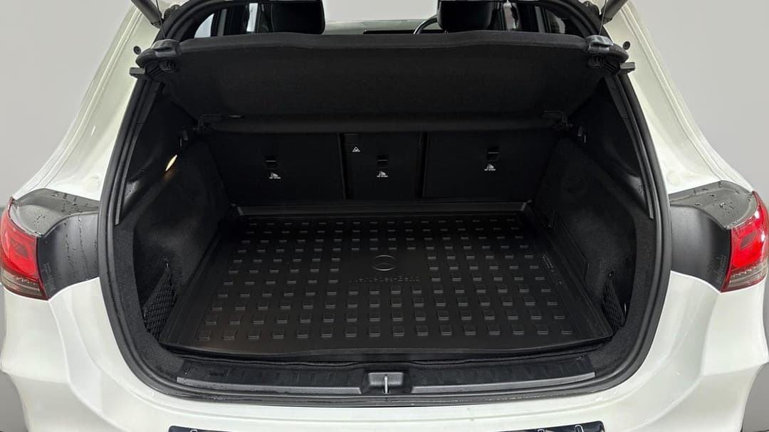 2021 Mercedes-benz GLA 250 4matic, Automatic, 16149 km, Boot Inside View