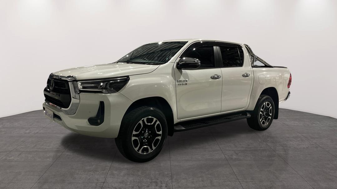 2022 Toyota Hilux Sr5 (4x4), Automatic, 31853 km, Left Front Diagonal (45- Degree) View