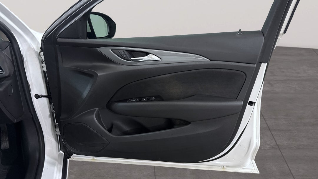 2017 Holden Commodore Lt, Automatic, 106446 km, Speaker View