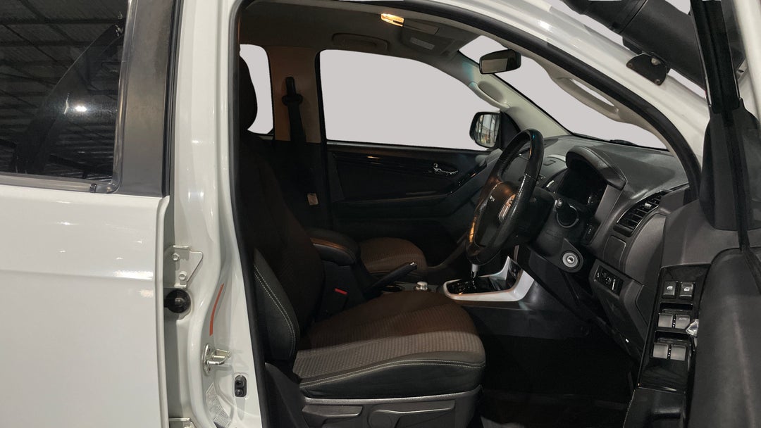 2019 Isuzu MU-X Ls-m (4x4), Automatic, 92842 km, Right Side Front Door Cabin View