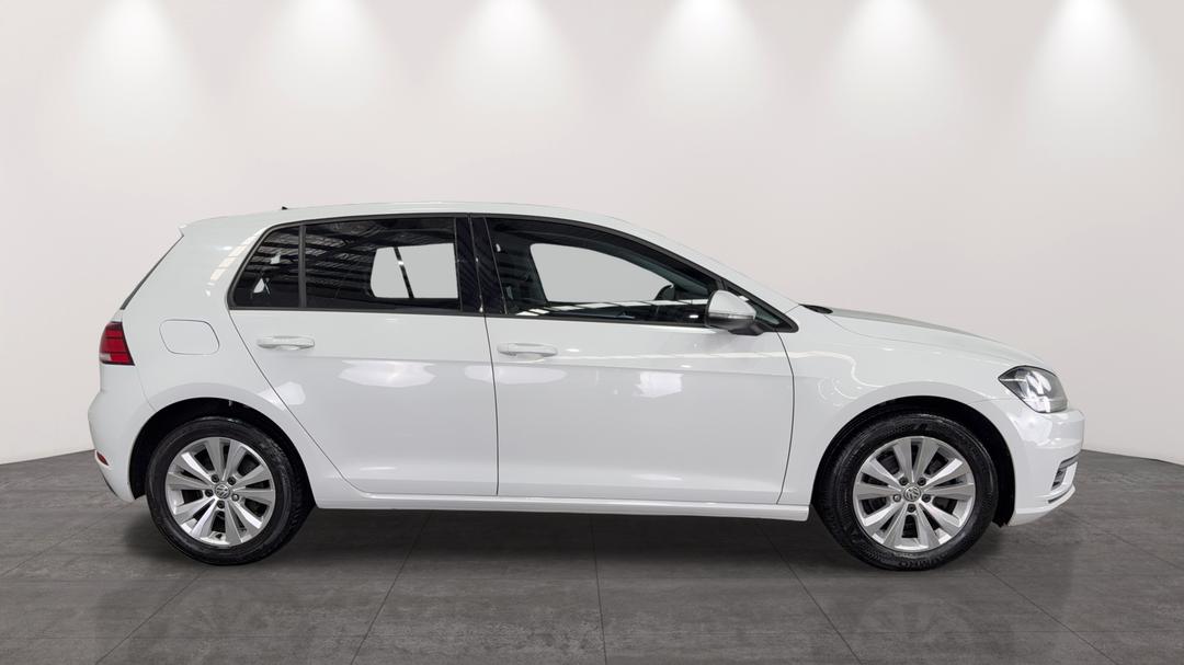 2017 Volkswagen Golf 110 Tsi Trendline, Automatic, 118407 km, Right Side View