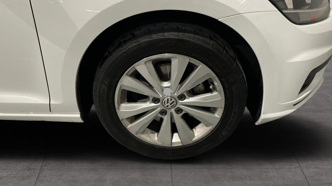 2018 Volkswagen Golf 110 Tsi Trendline, Automatic, 70000 km, Right Front Wheel