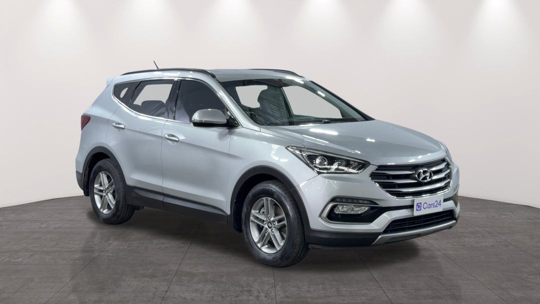 2017 Hyundai Santa Fe Active (4x4), Automatic, 107143 km, Right Front Diagonal (45- Degree) View